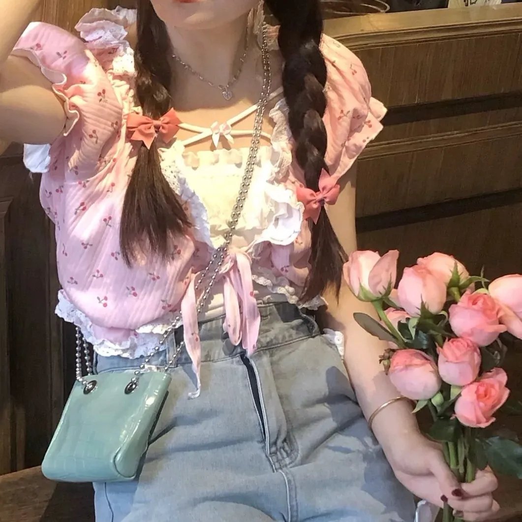玻璃橱窗中的姑娘